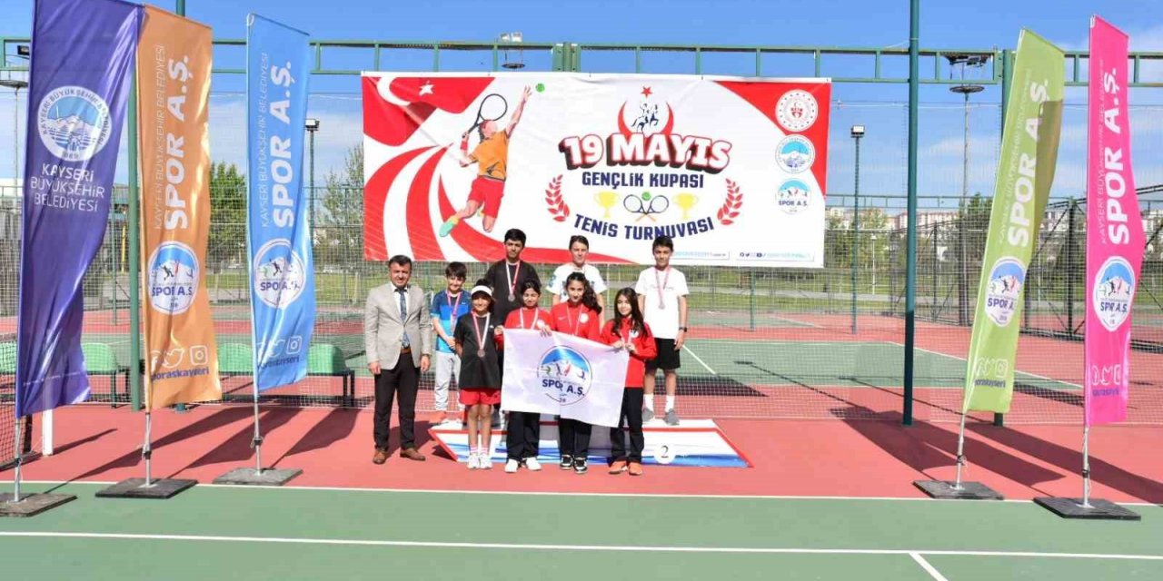 Kayseri’de 19 Mayıs GençlikKupası Tenis turnuvası tamamlandı