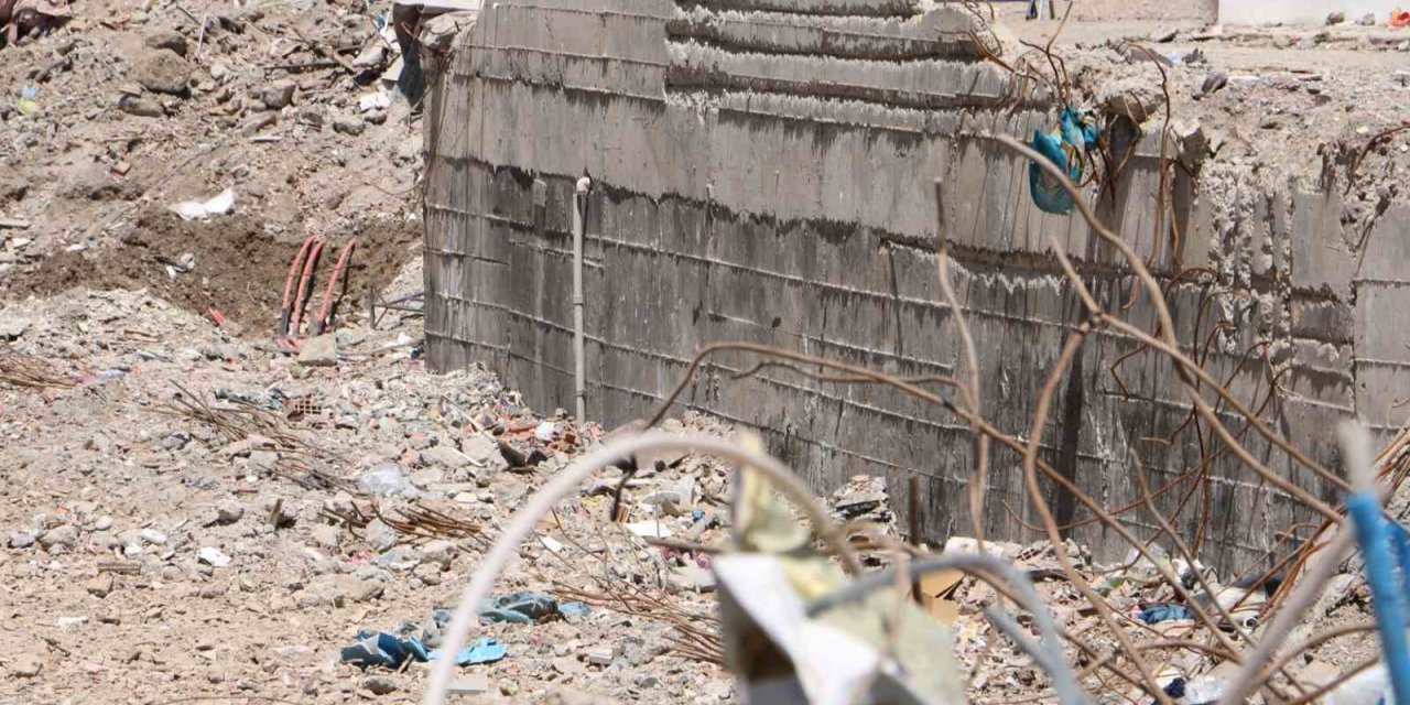 89 kişiye mezar olan Galeria Sitesi’nde zemin numunesinin alınması bekleniyor