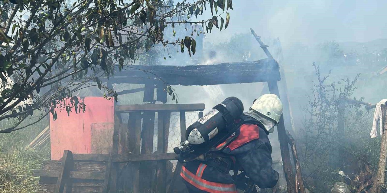 Odunlukta çıkan yangın kısa sürede söndürüldü