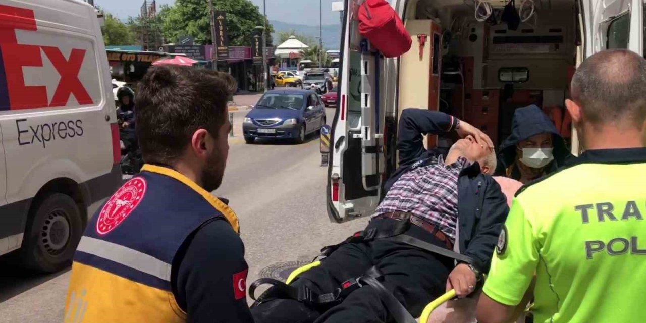 Bandırma’da sürücünün yaralandığı motosiklet kazası güvenlik kameralarına yansıdı