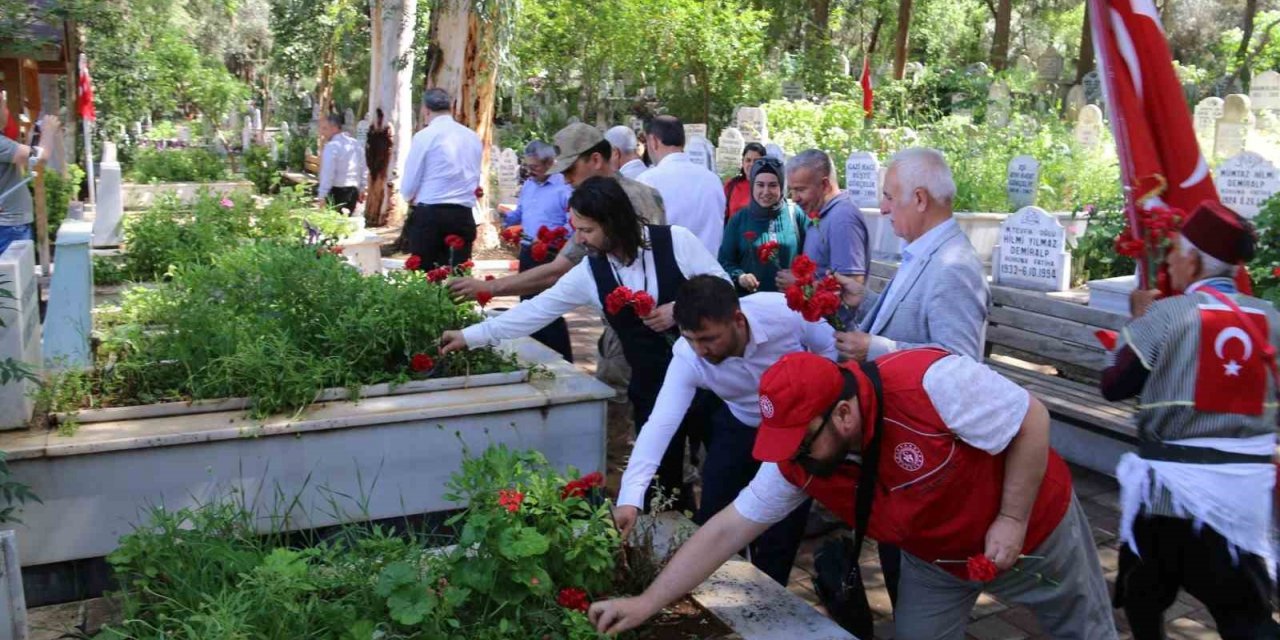 Milli Mücadele Kahramanı Şehit Kaymakam Saim Bey, kabri başında anıldı