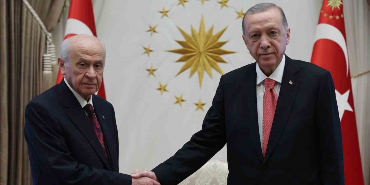 Cumhurbaşkanı Erdoğan, MHP Genel Başkanı Devlet Bahçeli’yi Beştepe’de kabul etti.