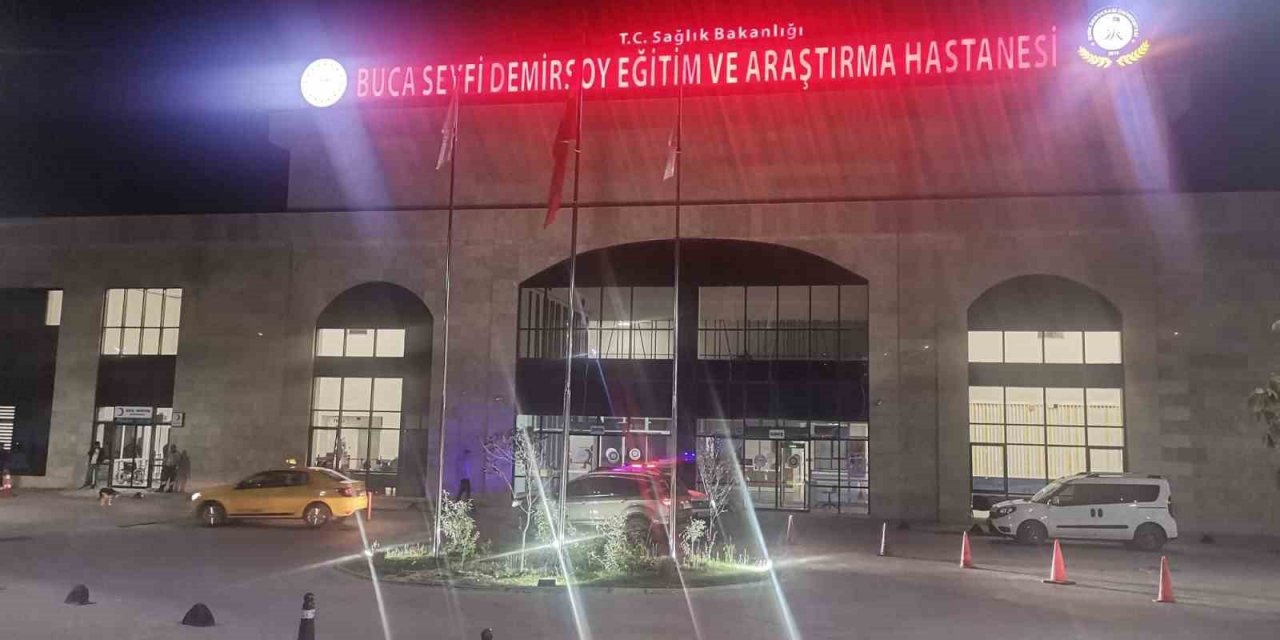 İzmir’de parkta bıçaklı kavga: 17 yaşındaki genç öldü