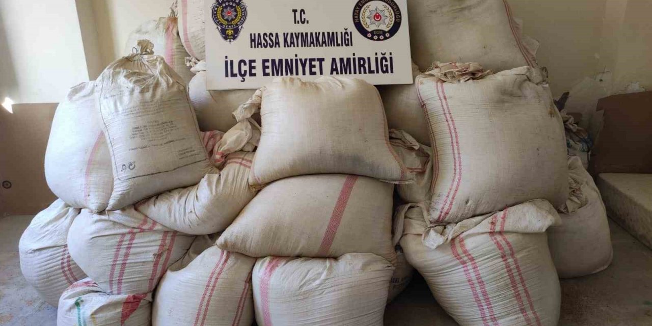 Hatay’da 900 kilogram kaçak tütün ele geçirildi