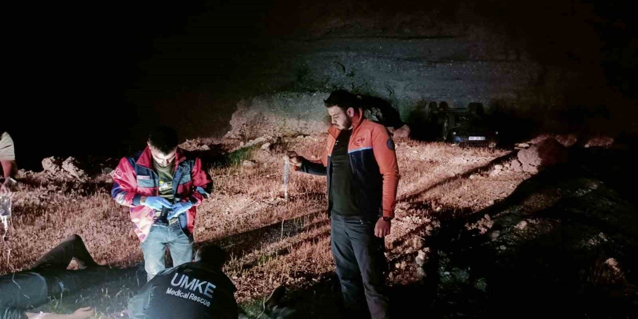 Siirt’te otomobil takla attı: 2 yaralı