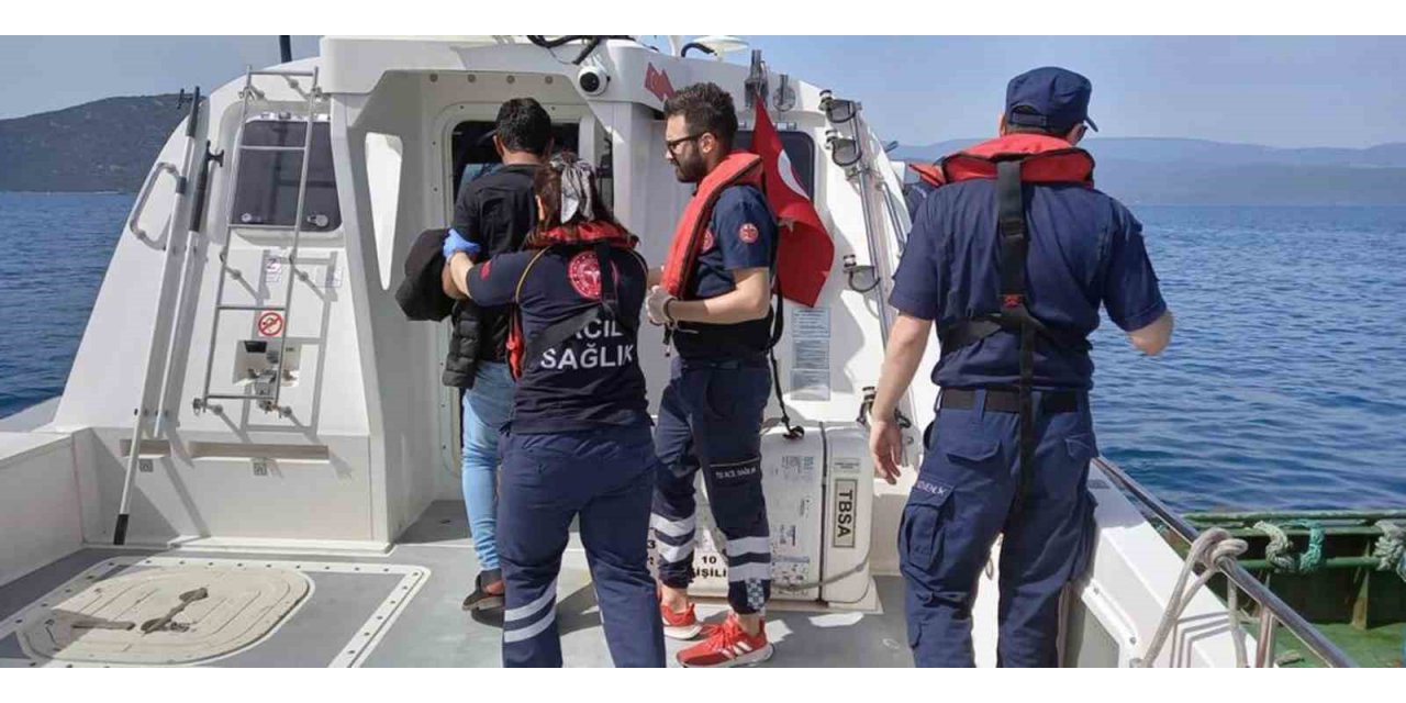 Rahatsızlanan gemi personeline tıbbi tahliye