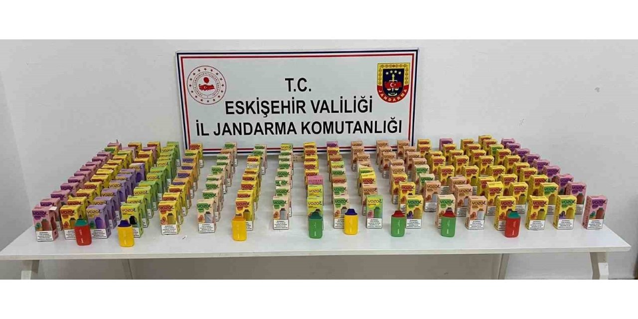 Şüpheli şahsın aracında 168 adet kaçak elektronik sigara ele geçirildi