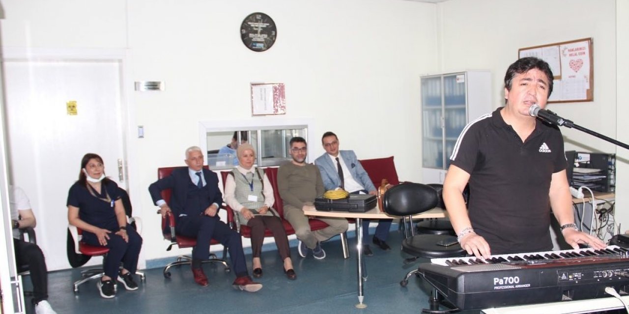 Kütahya’da kemoterapi tedavisi gören hastalara müzik