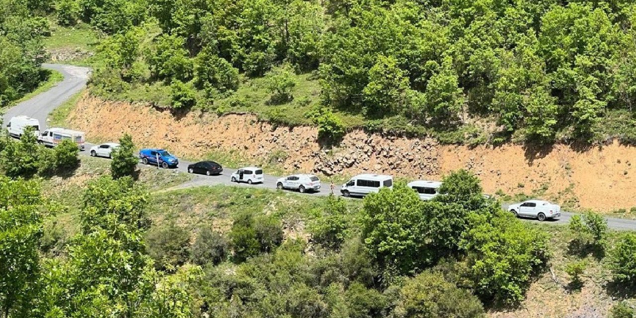 Tüm ekipler kanyonda kayıp diye onu arıyordu...28 saat sonra evden çıktı
