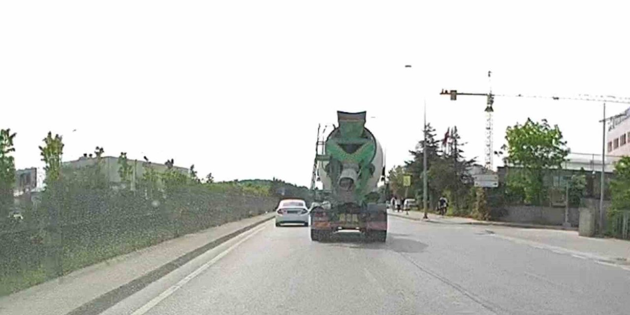 Sancaktepe’de beton mikserinin tehlikeli yolculuğu kamerada