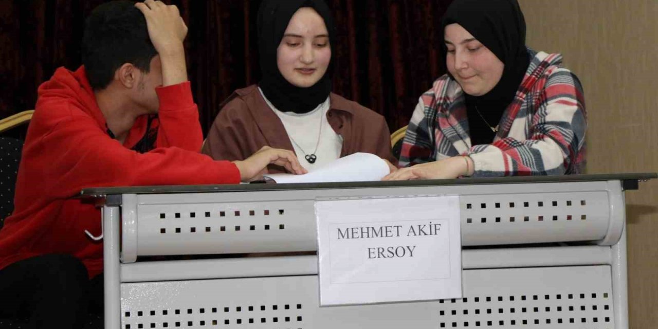 Öğrenciler bilgi yarışmasında ter döktü