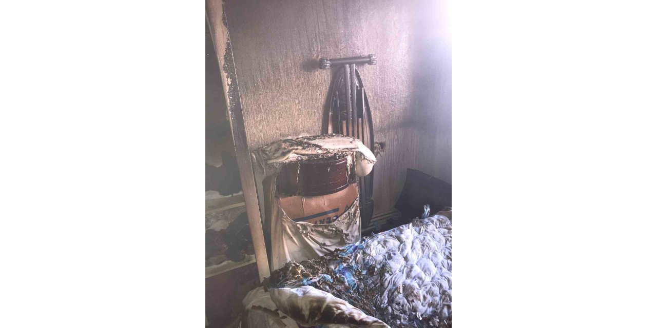 Van’da çıkan yangında bir ev kullanılamaz hale geldi