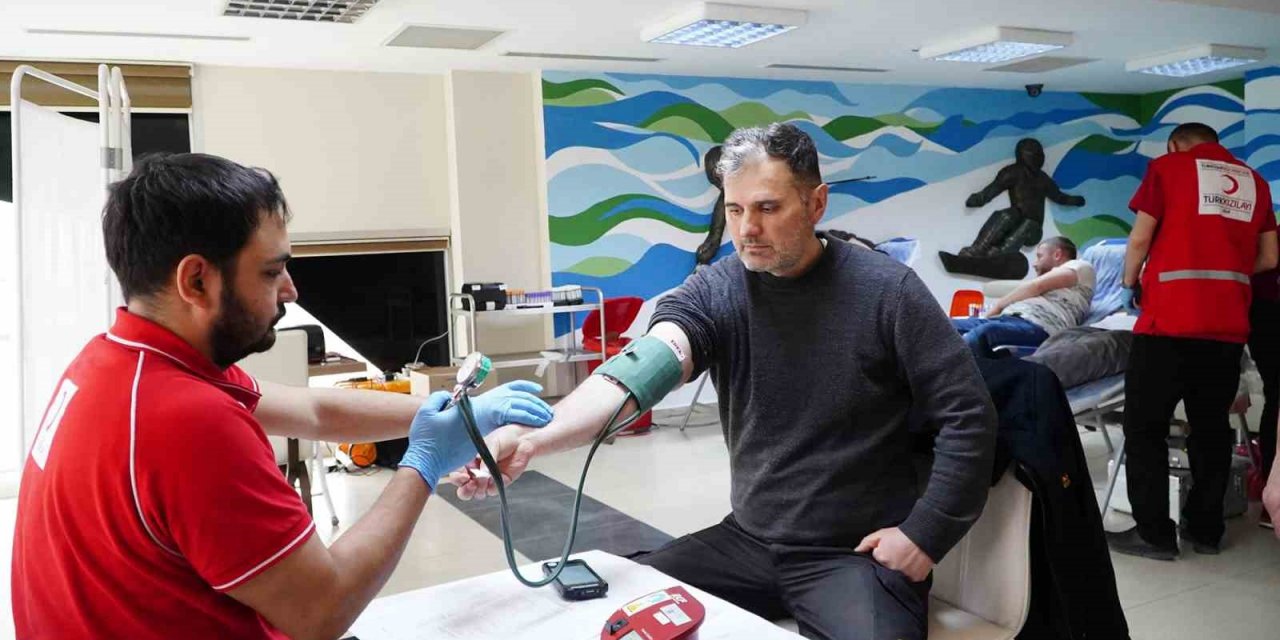 Erciyes A.Ş. personelinden Kızılay’a kan desteği