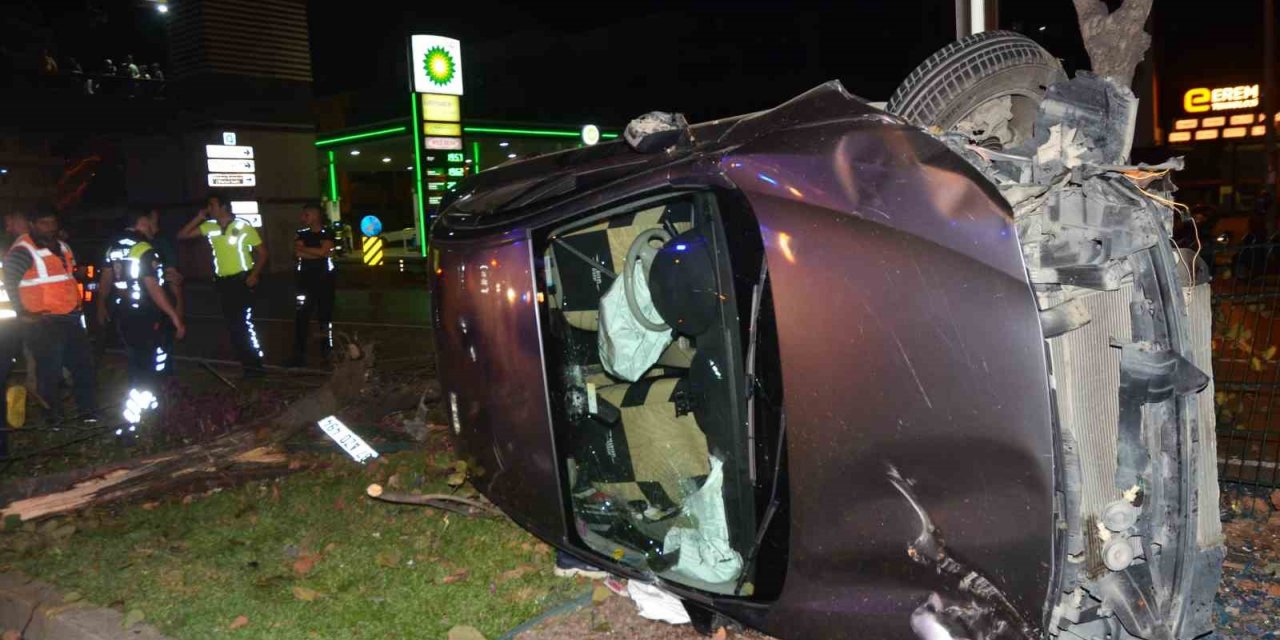 Antalya’da refüje çıkan otomobil takla attı: 3 yaralı