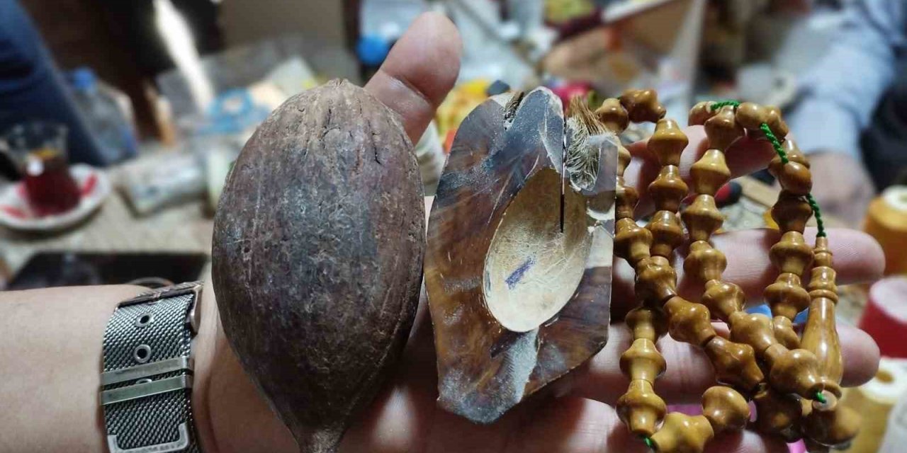 Çeyrek asırlık usta tespih çeşitleri ve faydalarını anlattı