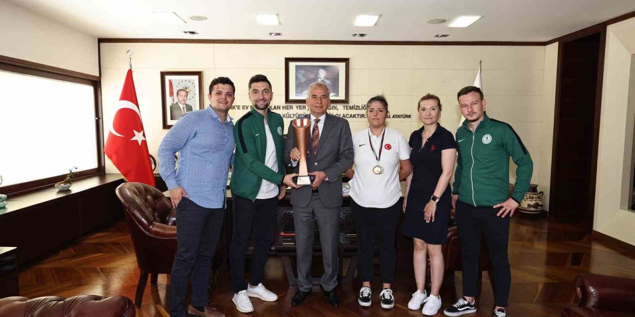 İşitme engelli sporcular Başkan Zolan’la buluştu