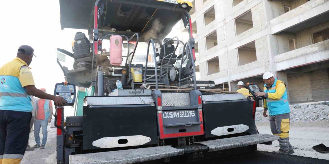 Kocasinan’da sezonun ilk asfaltı döküldü