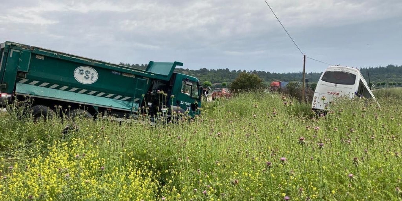 Manisa’da zincirleme kaza: 12 yaralı