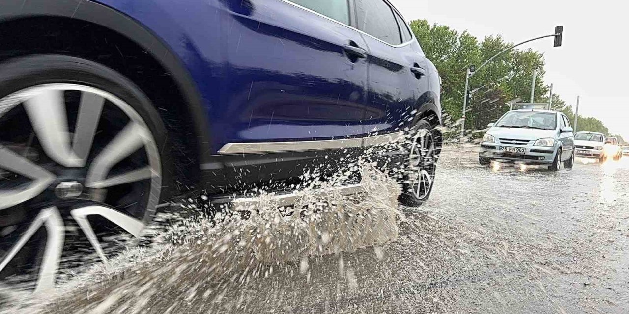 Eskişehir’de gök gürültülü sağanak yağmur