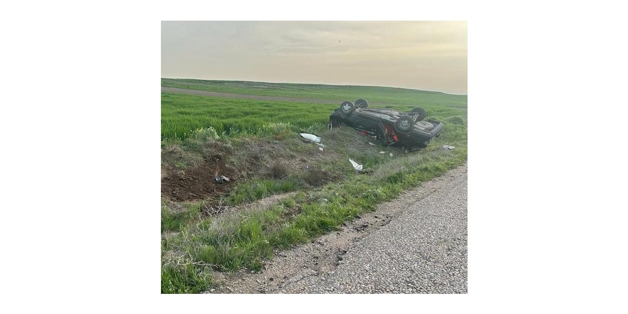 Takla atan otomobilde 2 kişi yaralandı