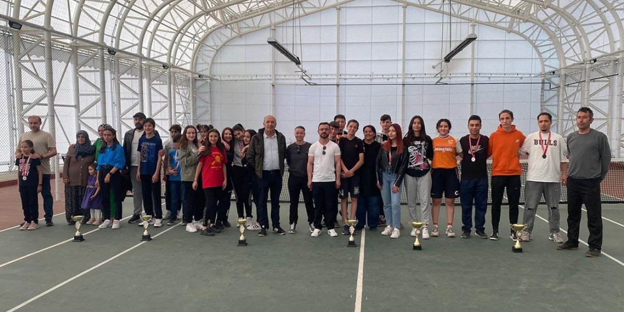 Karaman’da Gençlik Haftası tenis müsabakaları sona erdi