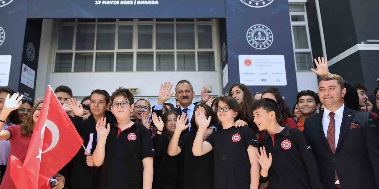Özdemir Bayraktar’ın adı Türkiye’nin ilk uzay ve havacılık lisesinde yaşatılacak