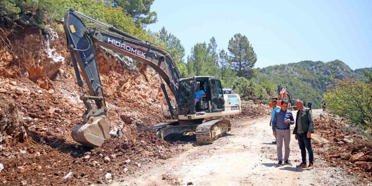 4 mahallenin kullandığı grup yolunun 5 kilometrelik bölümü genişletildi