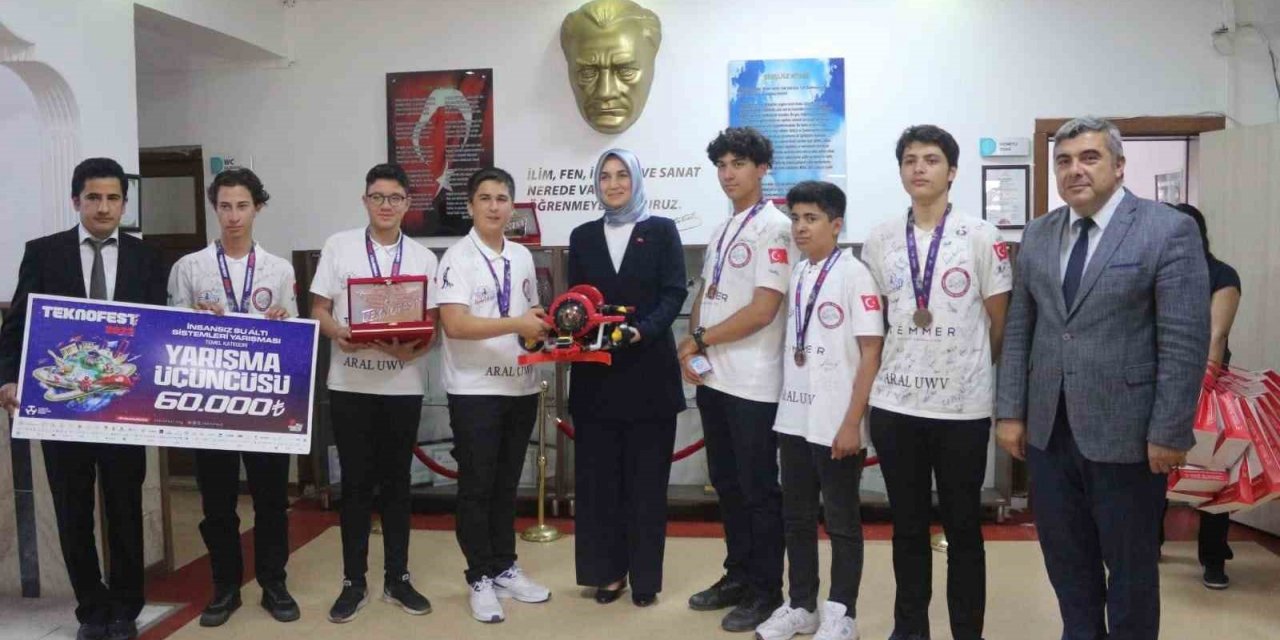 Vali Yiğitbaşı, TÜBİTAK ve TEKNOFEST birincileriyle buluştu