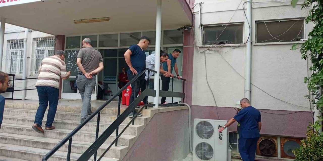 Atılan çöpler tutuşunca klima motoru yandı