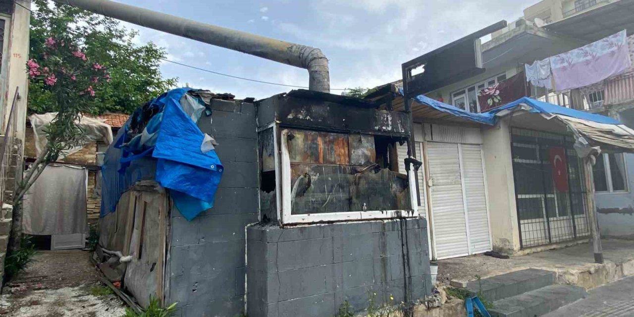 Yangında kokoreç dükkanı kullanılamaz hale geldi