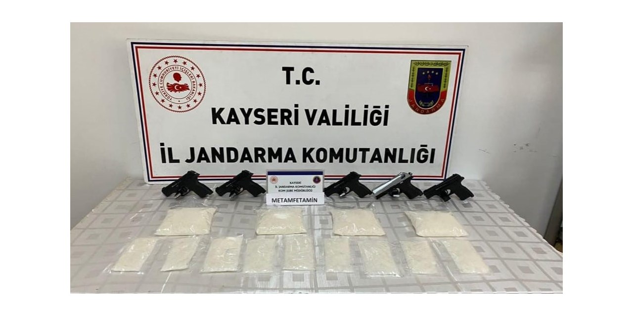 Jandarmadan uyuşturucu tacirine suçüstü: Uyuşturucuyu kombiye saklamışlar