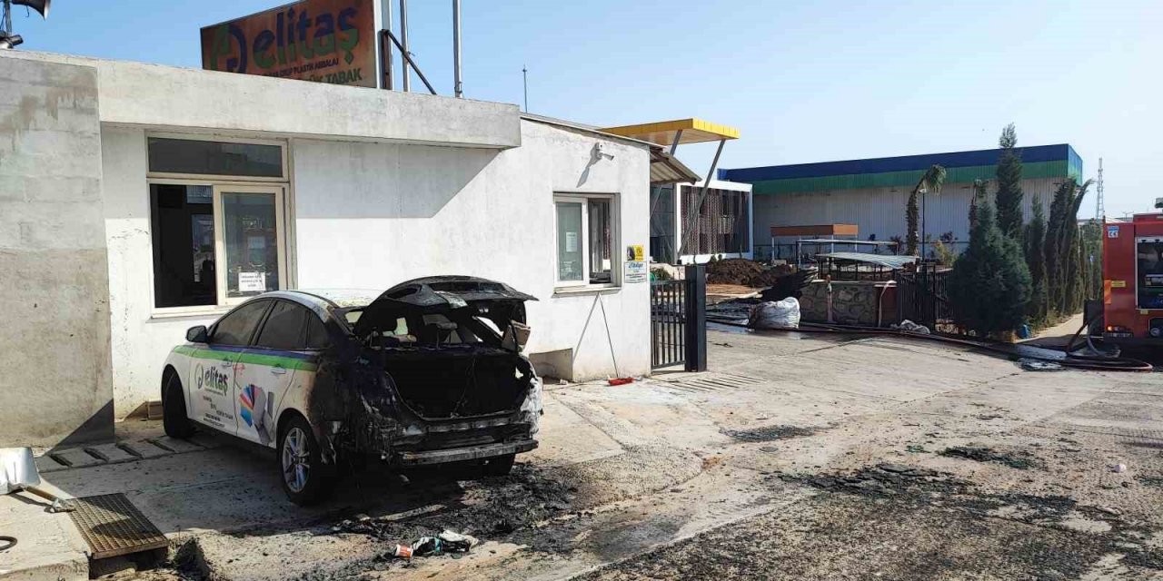 Köpük fabrikasının bahçesinde çıkan yangın kontrol altına alındı