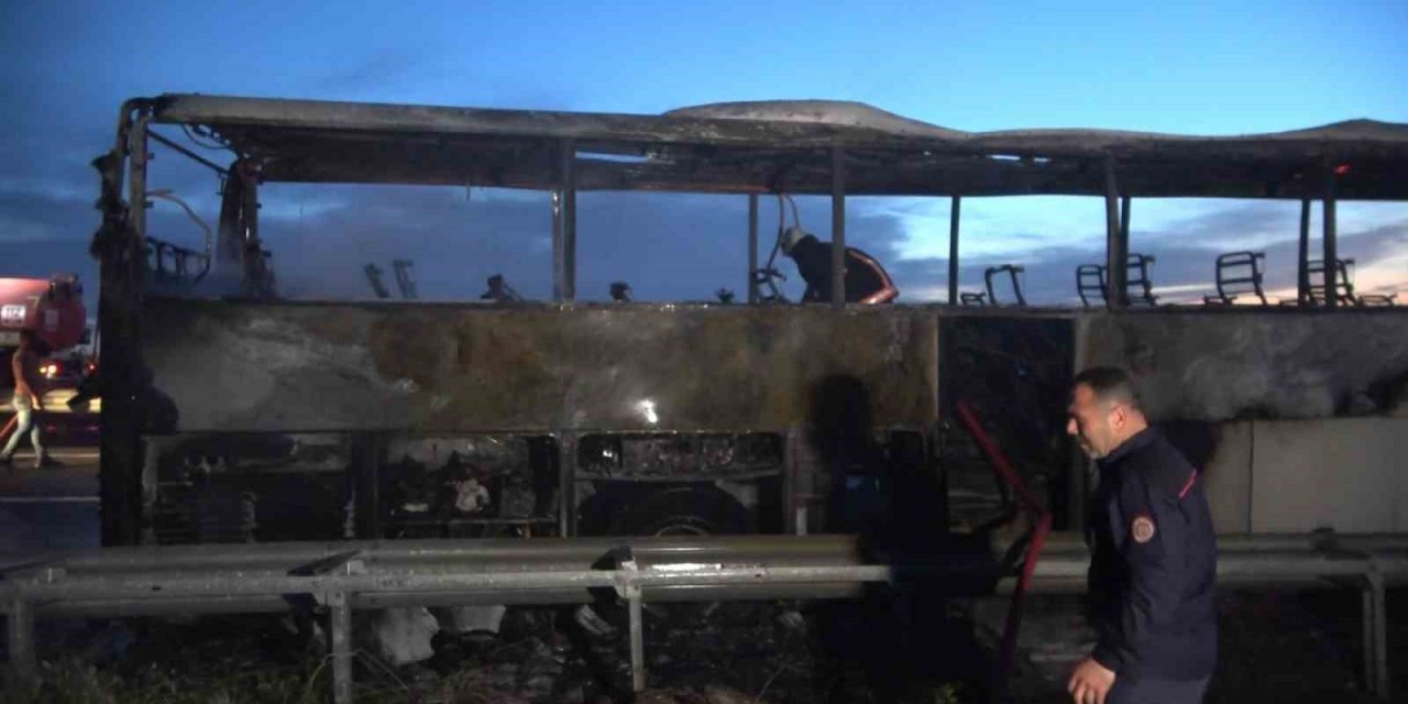 Elazığ’da faciadan dönüldü: Yolcu otobüsü alev topuna döndü