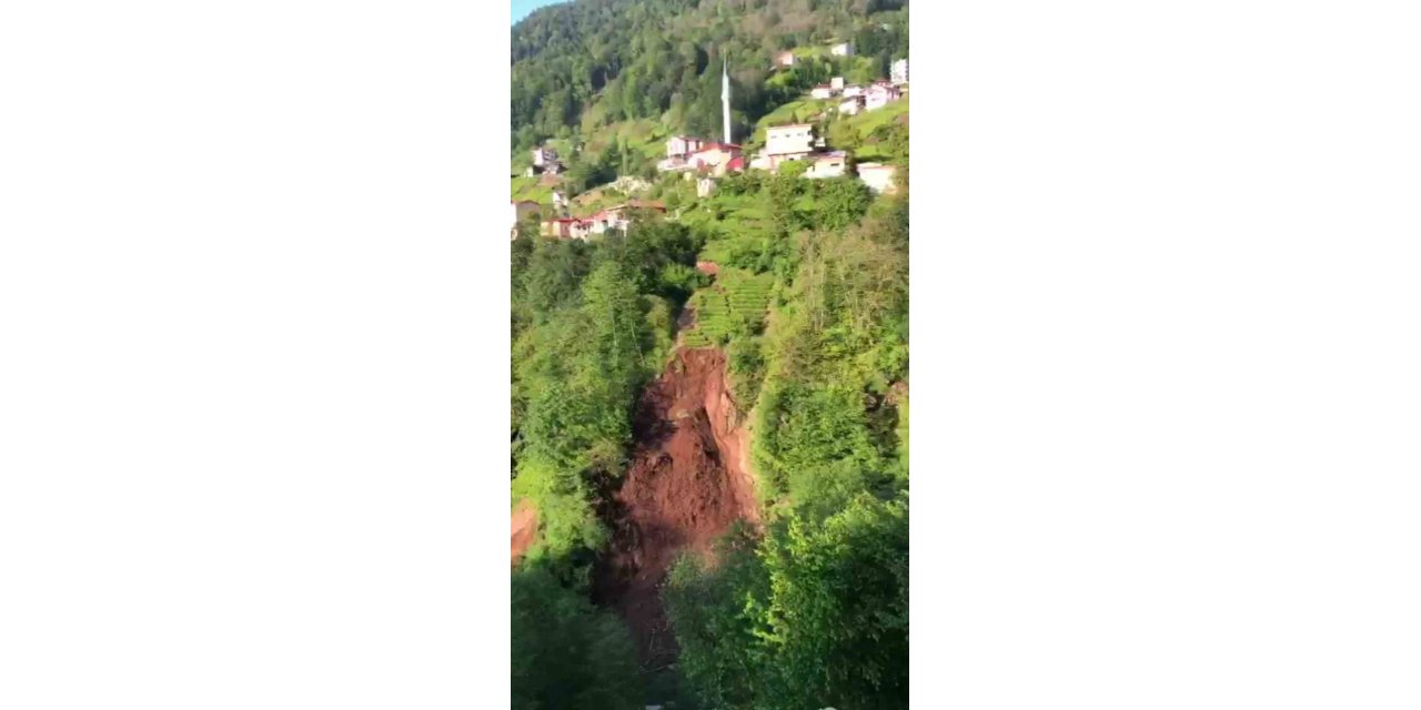 Trabzon’da heyelan anı cep telefonu kamerasına böyle yansıdı