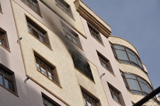 Konya'da 13 katlı binada yangın paniği