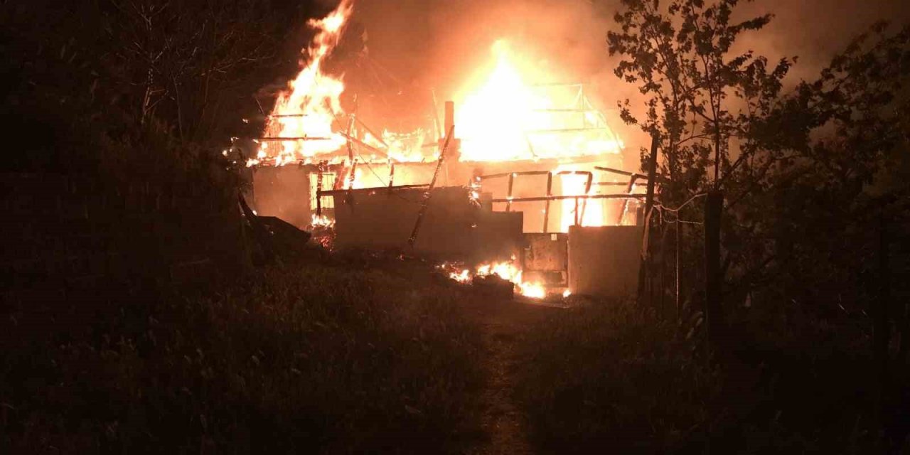Amasya’da köy evinde korkutan yangın