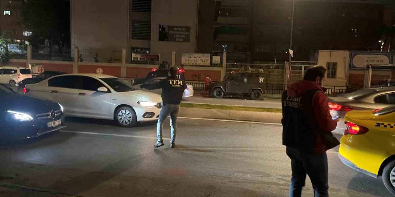 Eyüpsultan’da asayiş uygulaması: Araçlar tek tek arandı, sürücülere GBT kontrolü yapıldı