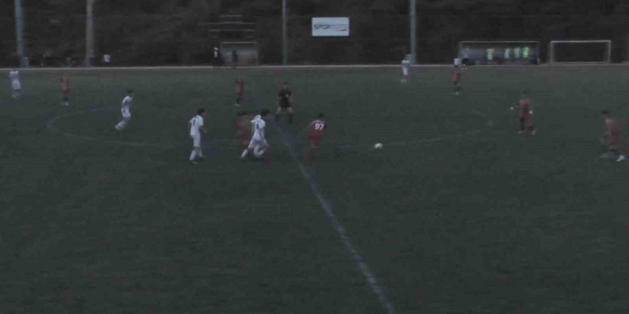 Stat ışıkları yanmayınca maç karanlıkta oynandı