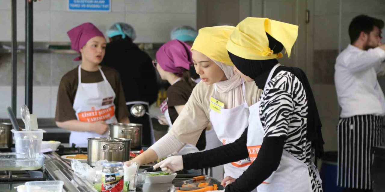 Liseli şefler Türk mutfağı lezzetleri için hünerlerini sergiledi