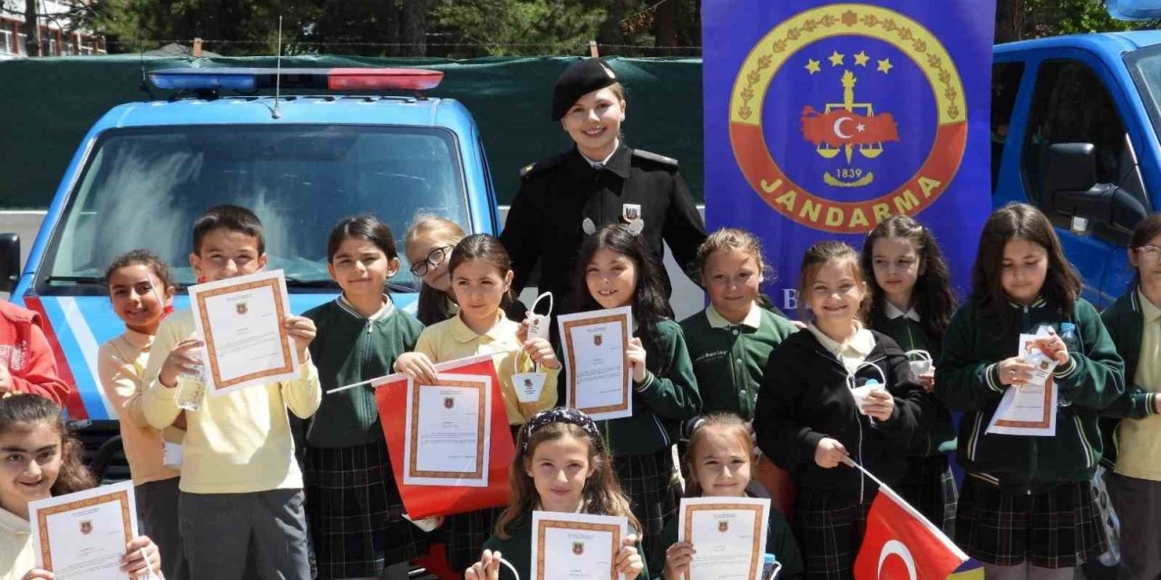 Bilecik’te jandarmandan çocuklara araç tanıtımı