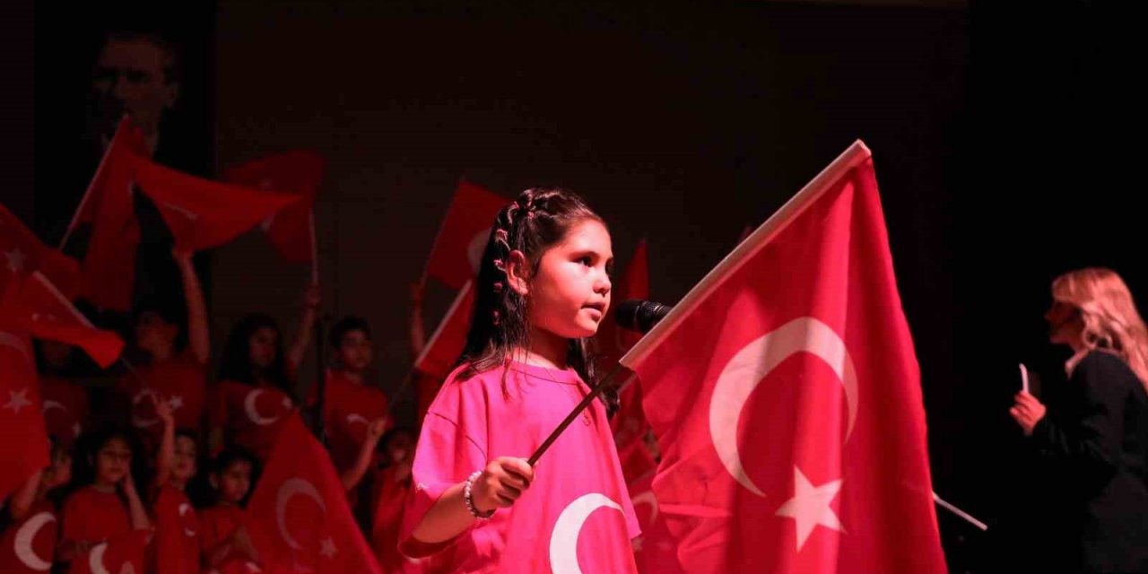 Miniklerden solo ve koro performansı