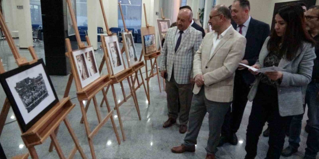 Eserlerini depremzedeler için sergilediler