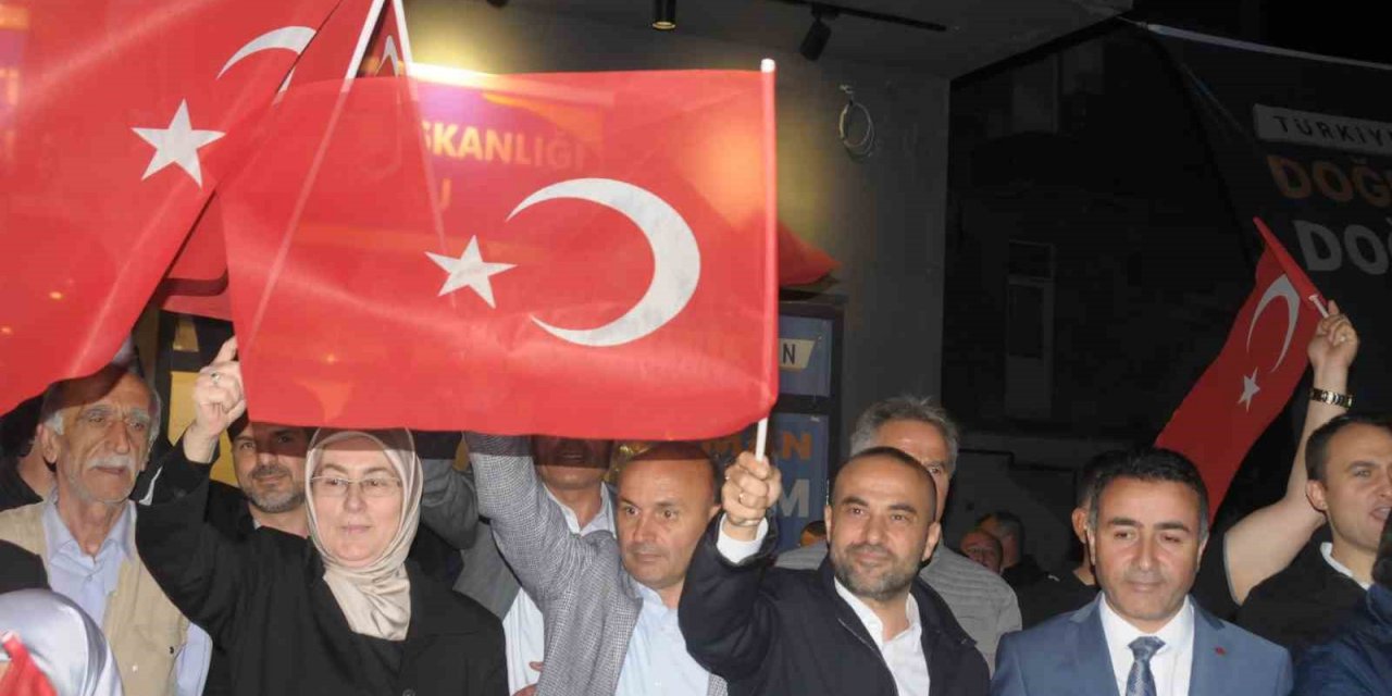 AK Parti Altınova’da miting düzenledi