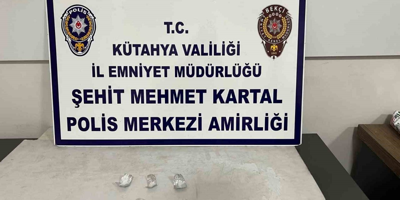 Kütahya’da yoklama kaçağı şahsın üzerinde uyuşturucu ele geçirildi