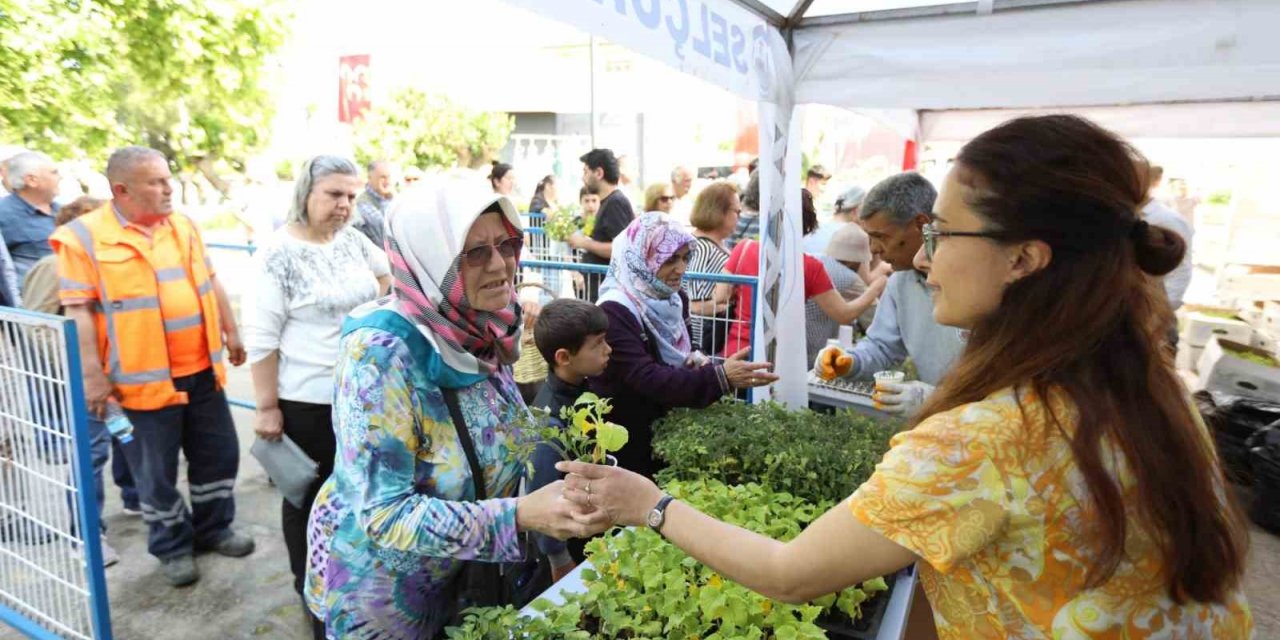 Selçuk’ta dağıtılan fidelerle sofralar bereketlenecek