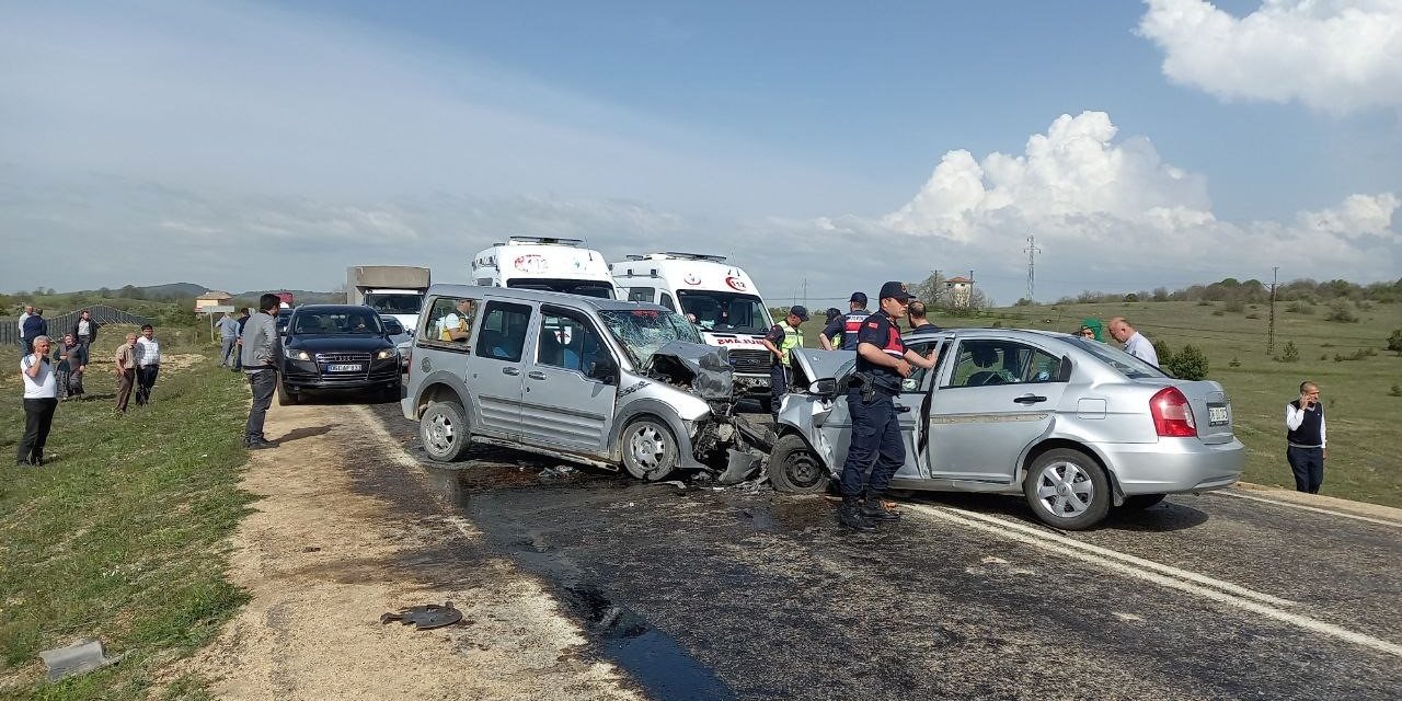 İki aracın çarpıştığı kazada ölü sayısı 3 oldu
