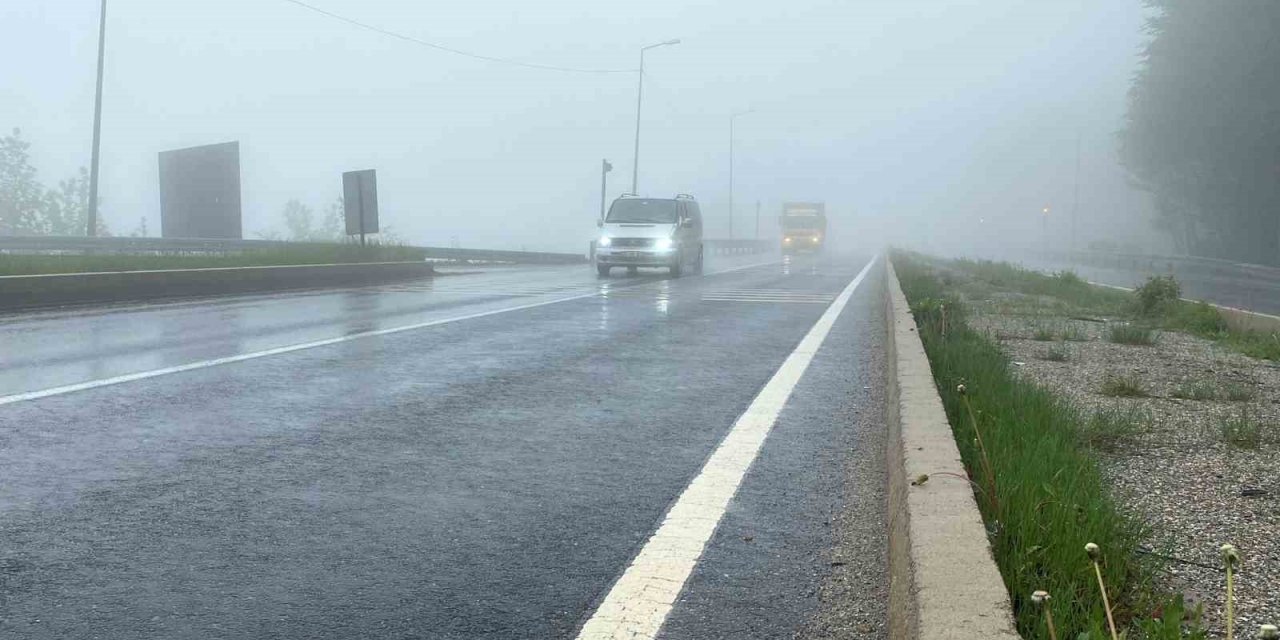 Bolu Dağı’nda sis ve yağış etkili oluyor