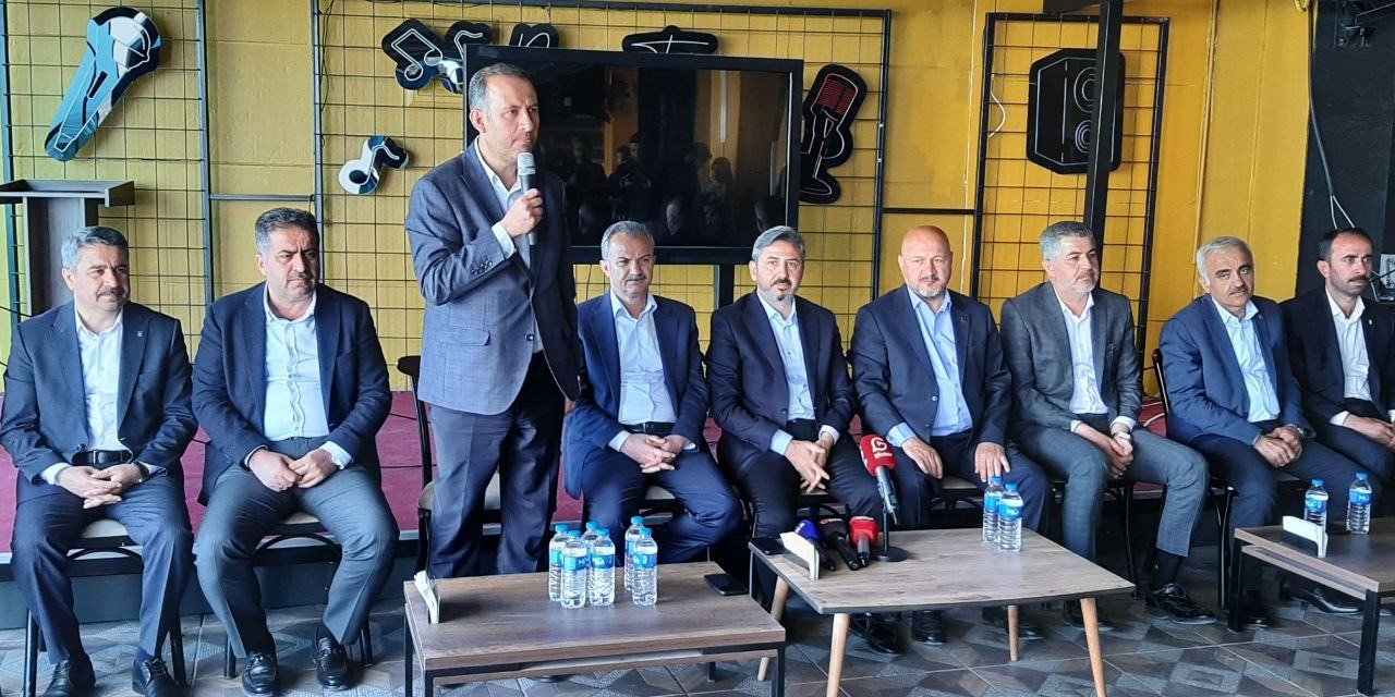 AK Parti, basın mensuplarıyla bir araya geldi