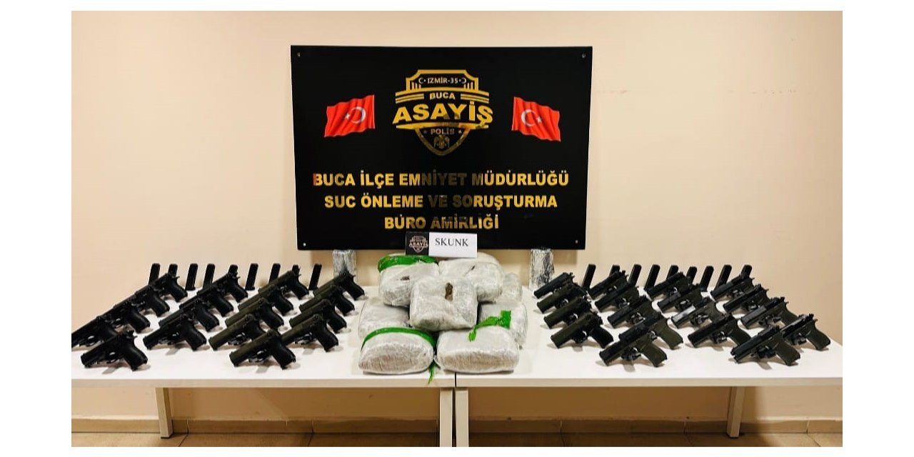 İzmir’de silah kaçakçılarının evinde 13 kilo uyuşturucu ele geçirildi