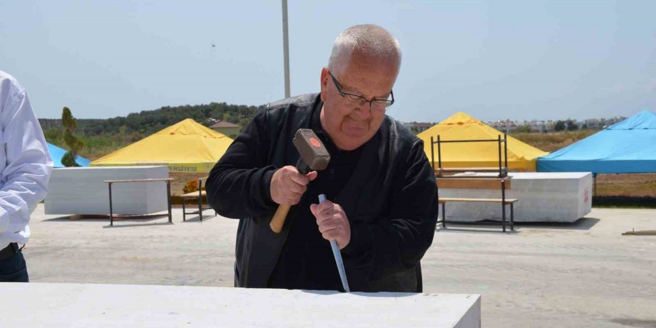 3. Gömeç Heykel Sempozyumu’nda ilk çekiçler vuruldu